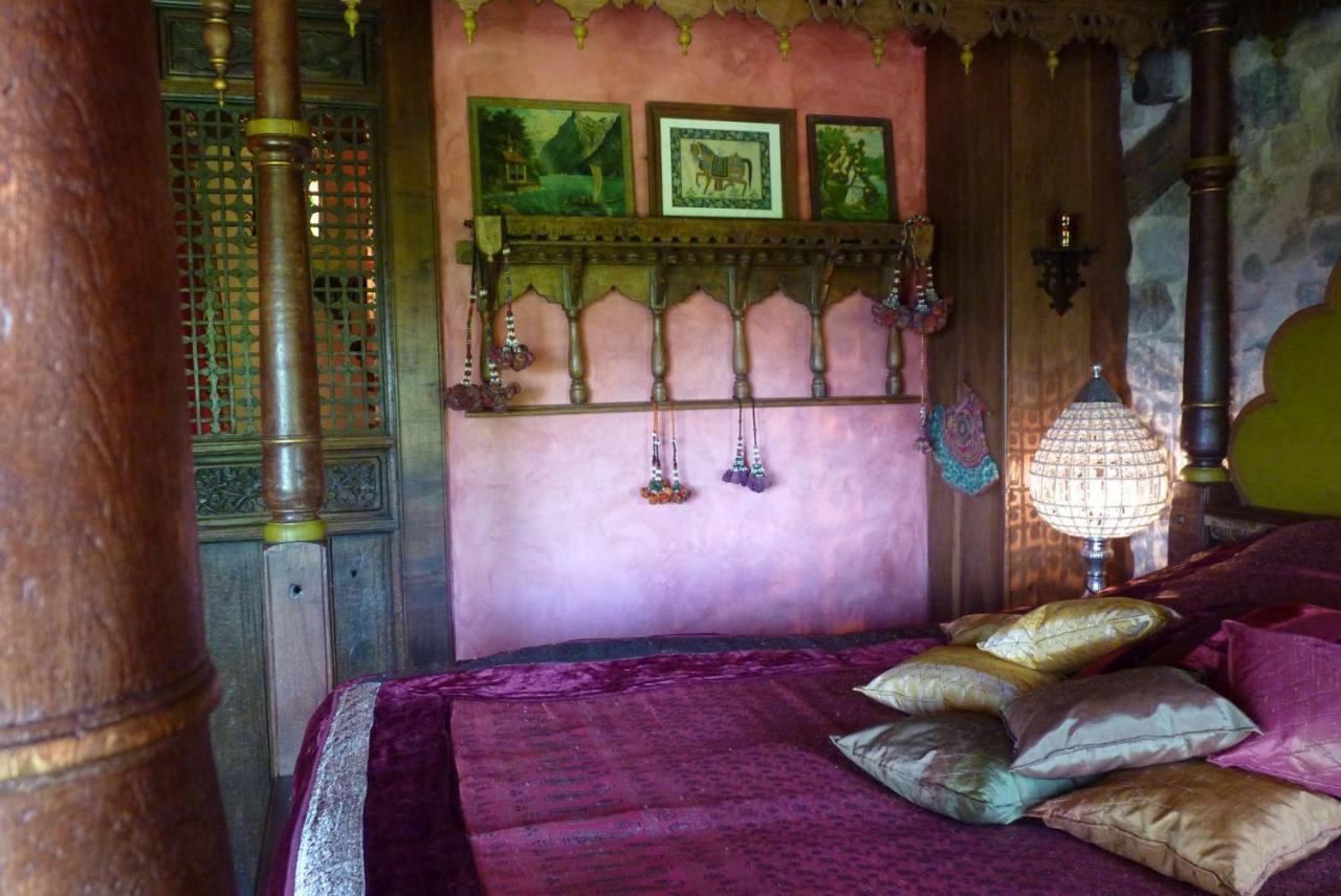 Les Folies de la Serve Ouroux Chambre photo