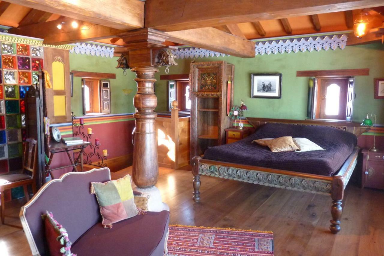 Les Folies de la Serve Ouroux Chambre photo